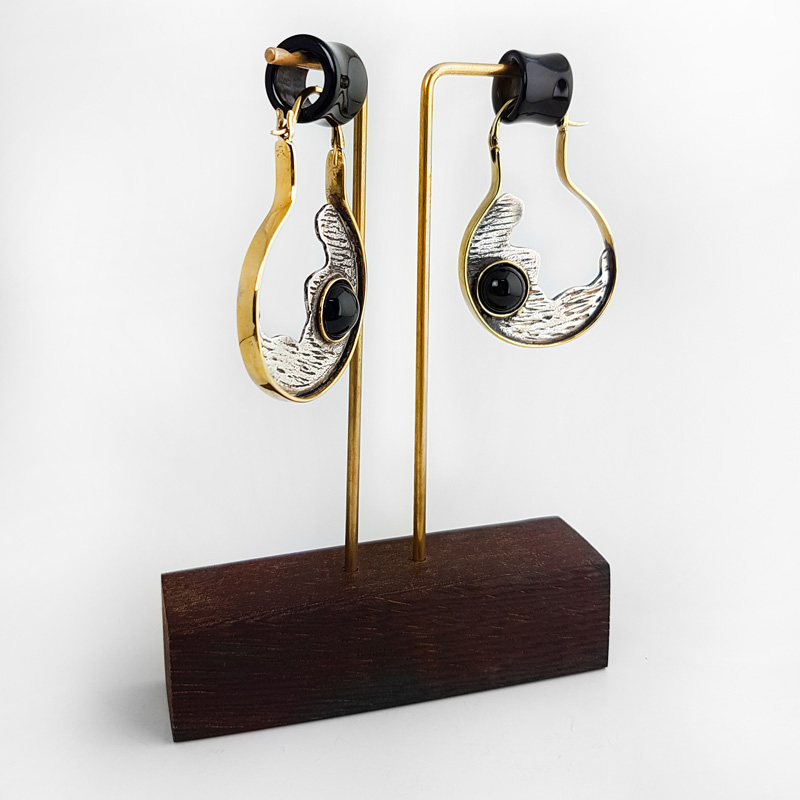 Silver & Brass Earrings with Onyx Cabochon (price for pair) Gioielli da lobo