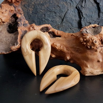 Olive Wood Design Keyhole (60mm h) Ear