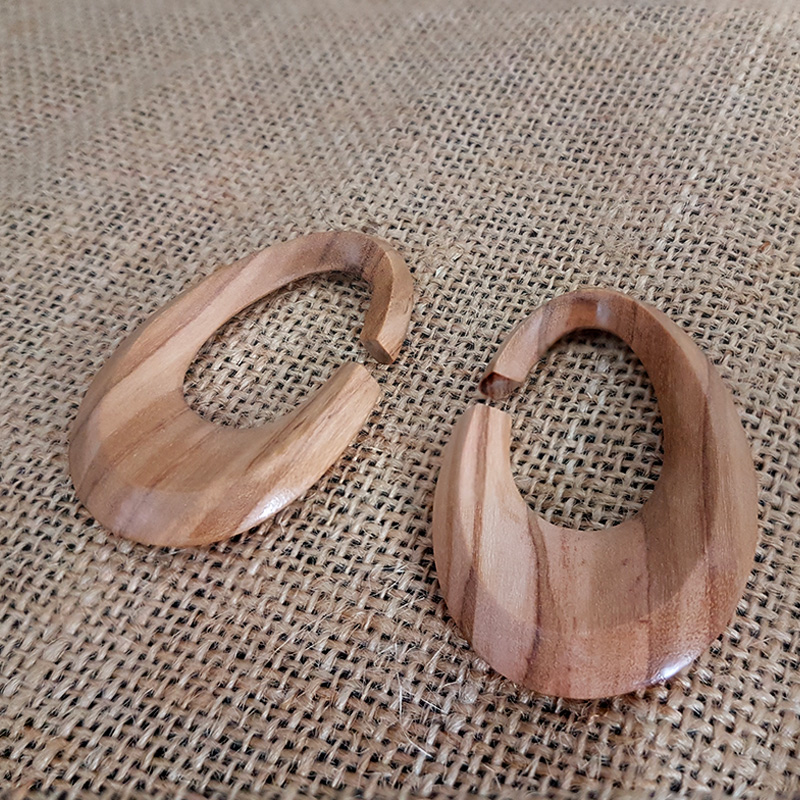 Olive Wood Design (54mm h) Orecchio