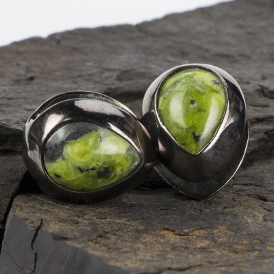 Black Brass Ear Weights with Lizardite (Norwegian Jade) Tear Drop (price for pair) Orecchio