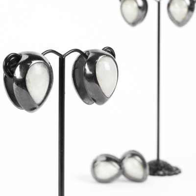 Black Brass Ear Weights with White Onyx Tear Drop (price for pair) Orecchio