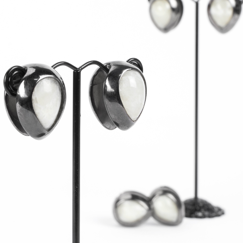 Black Brass Ear Weights with White Onyx Tear Drop (price for pair) Orecchio