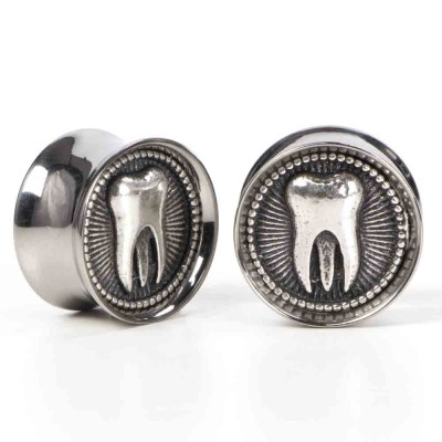 El Rana Titanium Plug with Silver Tooth (Price for Pair) Orecchio